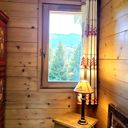 Near Centre Of Chalet Megève