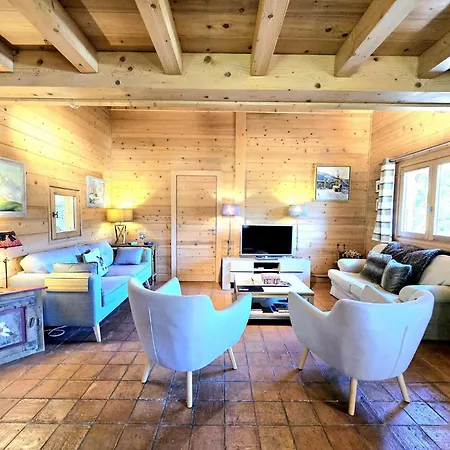 Near Centre Of Chalet Megève