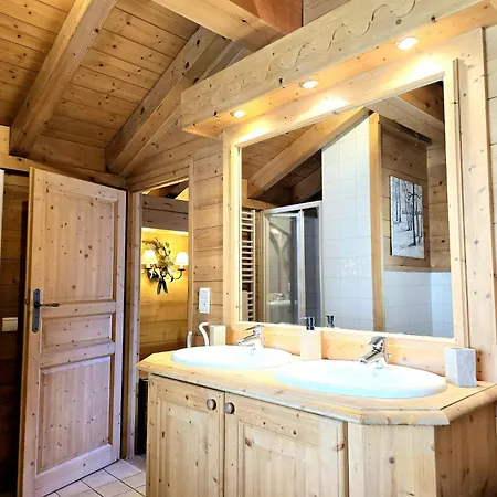 Near Centre Of Chalet Megève