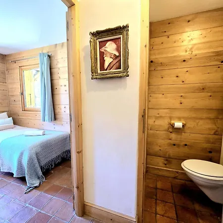 Near Centre Of Chalet Megève