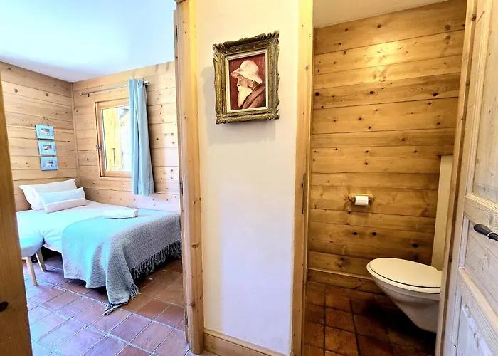 Near Centre Of Chalet Megève