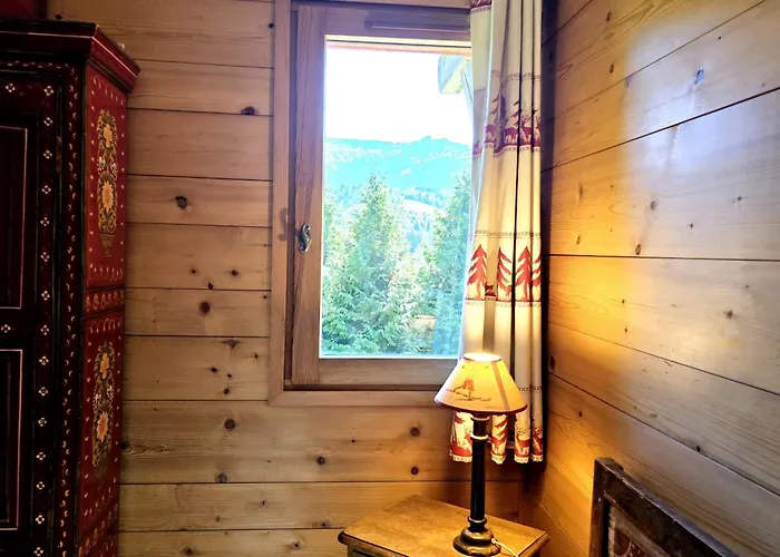 Near Centre Of Chalet Megève