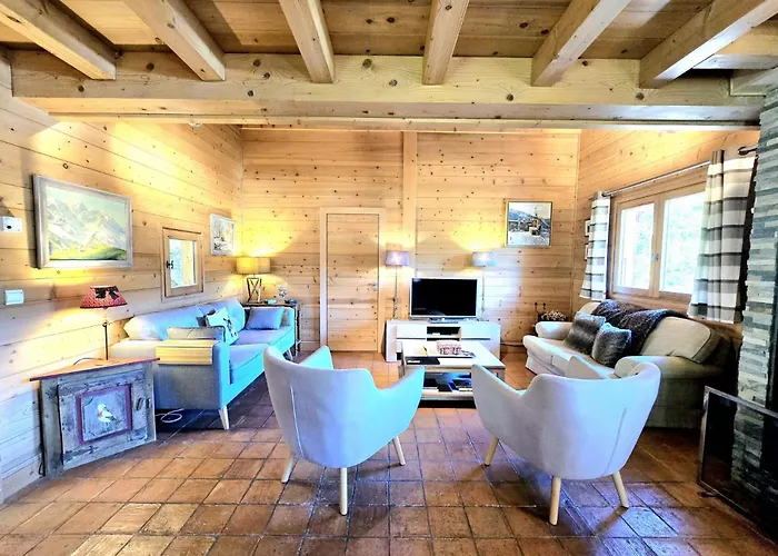 Near Centre Of Chalet Megève