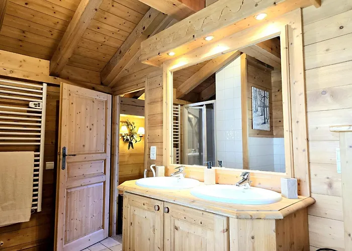 Near Centre Of Chalet Megève