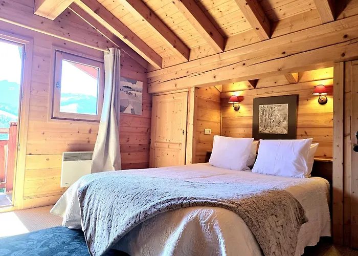 Near Centre Of Chalet Megève